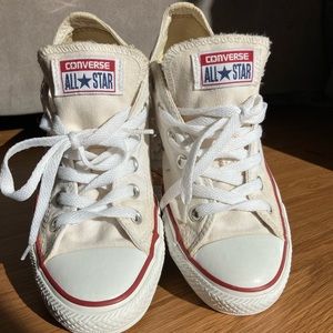 Converse Chuck Taylor’s All-Star Sneakers size 8 women’s Good condition